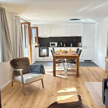 Liftside Terrace Retreat Modern & Cozy