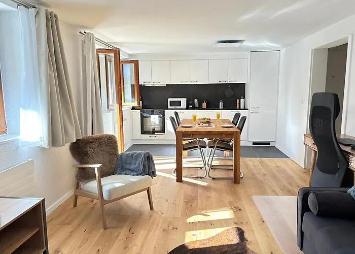Liftside Terrace Retreat Modern & Cozy